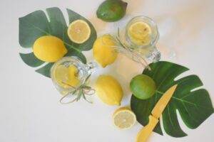 Remediu natural pentru raguseala: Miere cu lamaie – beneficii si mod de preparare