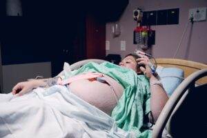Zdruncinături în timpul sarcinii: Cum să le eviți și să îți protejezi bebelușul