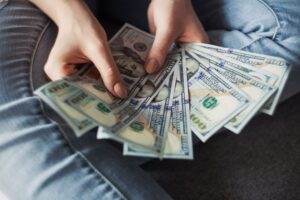 Cum să câștigi bani de buzunar în timpul liber: idei și sfaturi utile