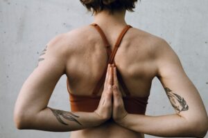 Practic tehnici de relaxare, cum ar fi meditația sau yoga?